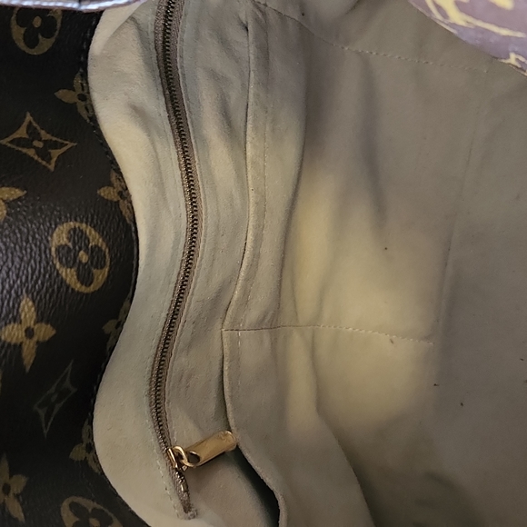 Authentic Louis Vuitton Artsy MM Monogram Empreinte Leather Handbag - Picture 13 of 16